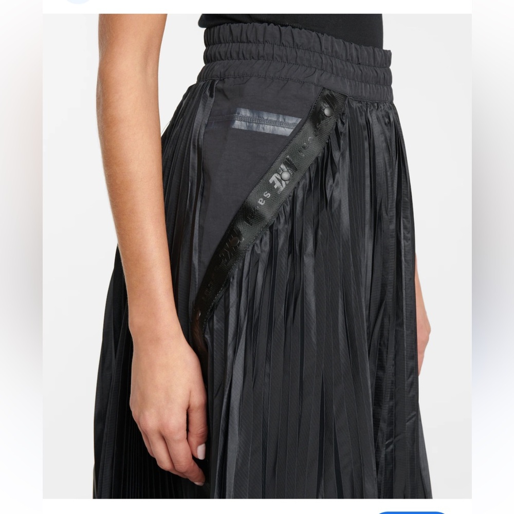 Nike X Sacai Black Pleated Midi Skirt Size Small - Picture 2 of 7